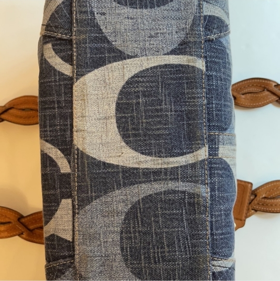 Coach - Picture 5 of 8